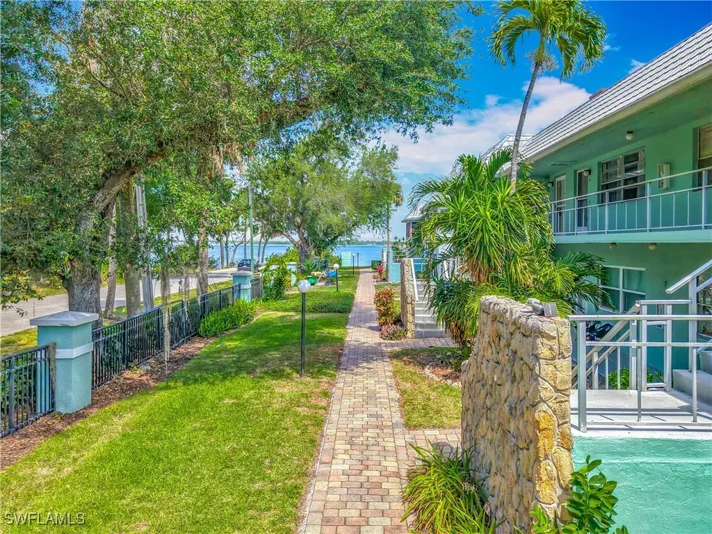 Picture of 3225 E Riverside Dr 63F, Fort Myers, FL 33916