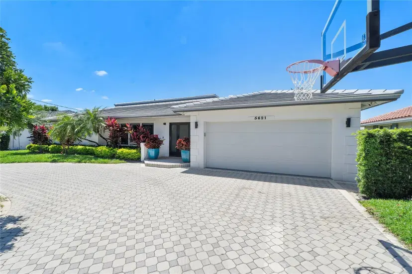 Picture of 5621 Bayview Drive, Fort Lauderdale FL 33308