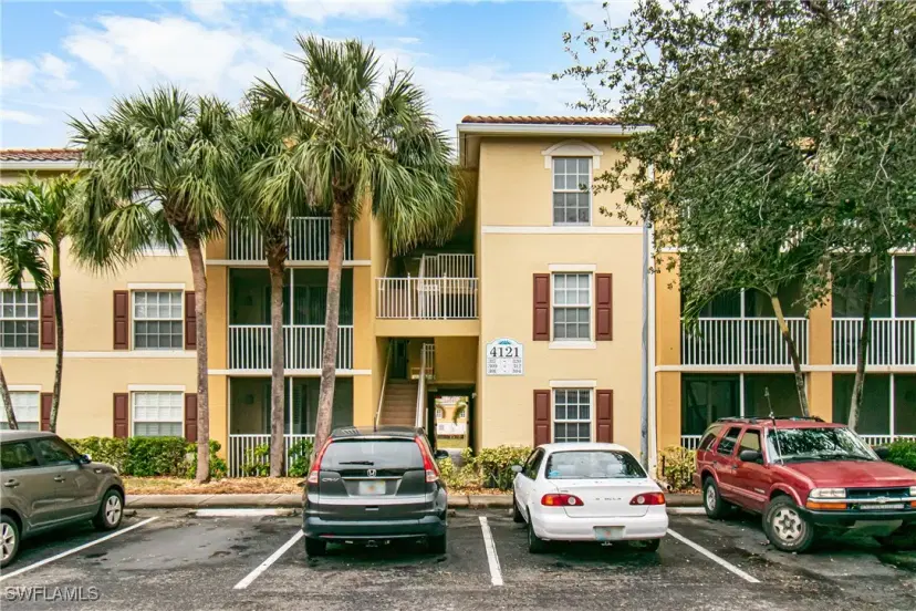 Picture of 4121 Residence Dr 303, Fort Myers FL 33901