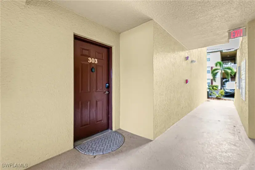 Picture of 4121 Residence Dr 303, Fort Myers FL 33901
