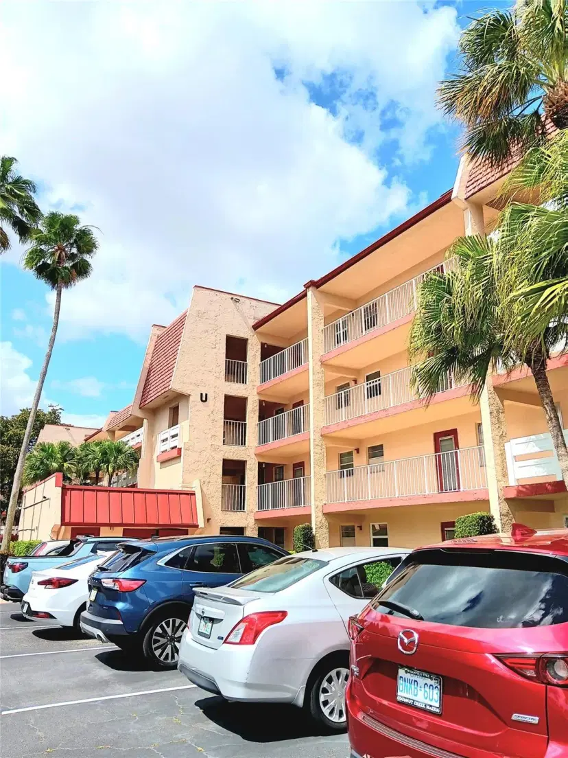 Picture of 1055 E Country Club Dr 301, Margate FL 33063