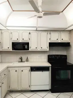 Picture of 1055 E Country Club Dr 301, Margate, FL 33063