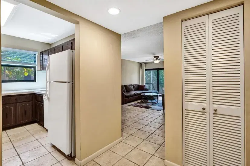 Picture of 8851 N New River Canal Rd 17E, Plantation FL 33324