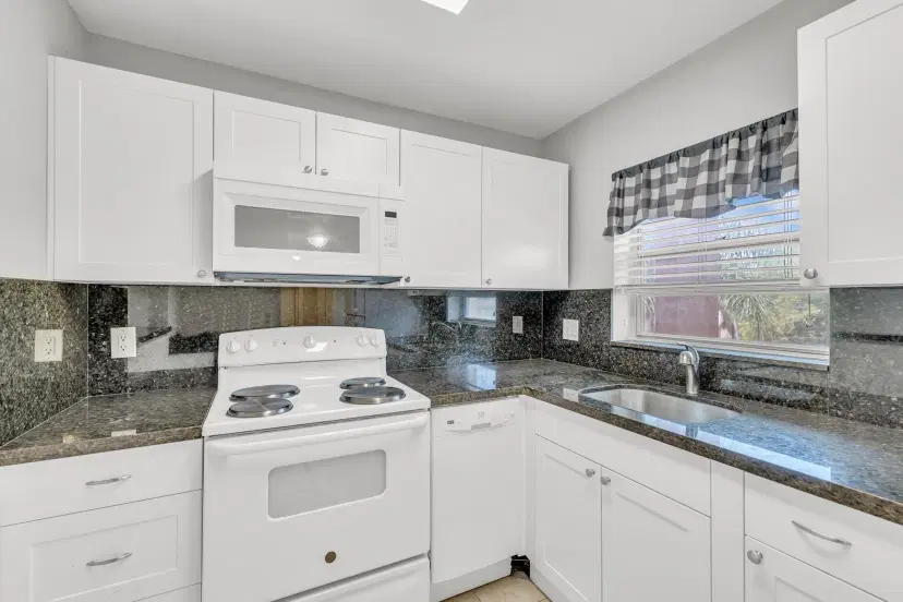 Picture of 3050 Sunrise Lakes Dr 307, Fort Lauderdale FL 33322