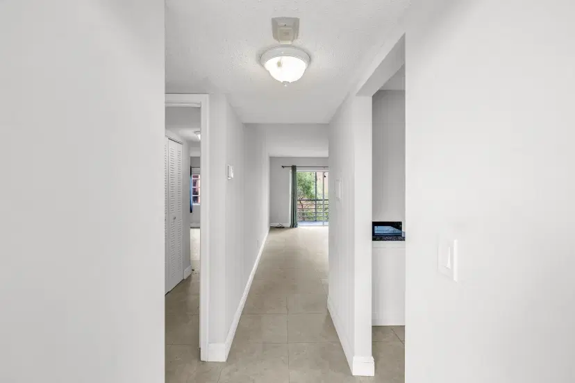 Picture of 3050 Sunrise Lakes Dr 307, Fort Lauderdale FL 33322