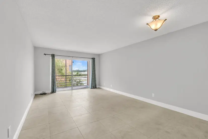 Picture of 3050 Sunrise Lakes Dr 307, Fort Lauderdale FL 33322