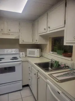 Picture of 4706 NW 36Th St 402, Lauderdale Lakes, FL 33319