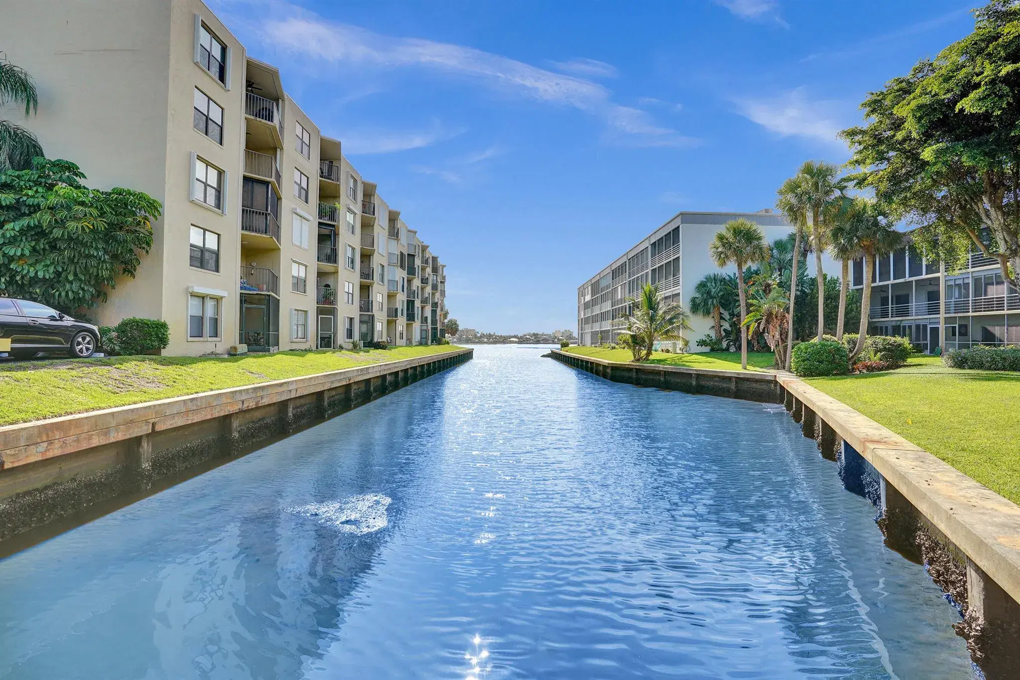 Picture of 890 N Federal Highway 410, Lantana, FL 33462
