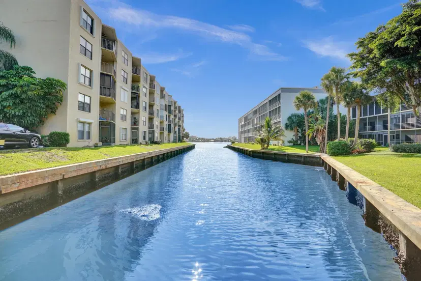 Picture of 890 N Federal Highway 410, Lantana FL 33462
