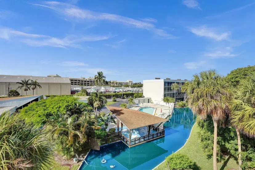 Picture of 890 N Federal Highway 410, Lantana FL 33462