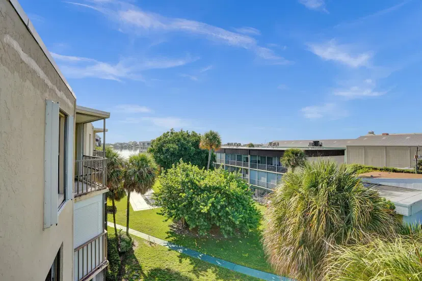 Picture of 890 N Federal Highway 410, Lantana FL 33462