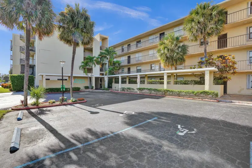 Picture of 890 N Federal Highway 410, Lantana FL 33462