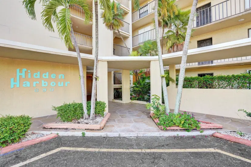 Picture of 890 N Federal Highway 410, Lantana FL 33462