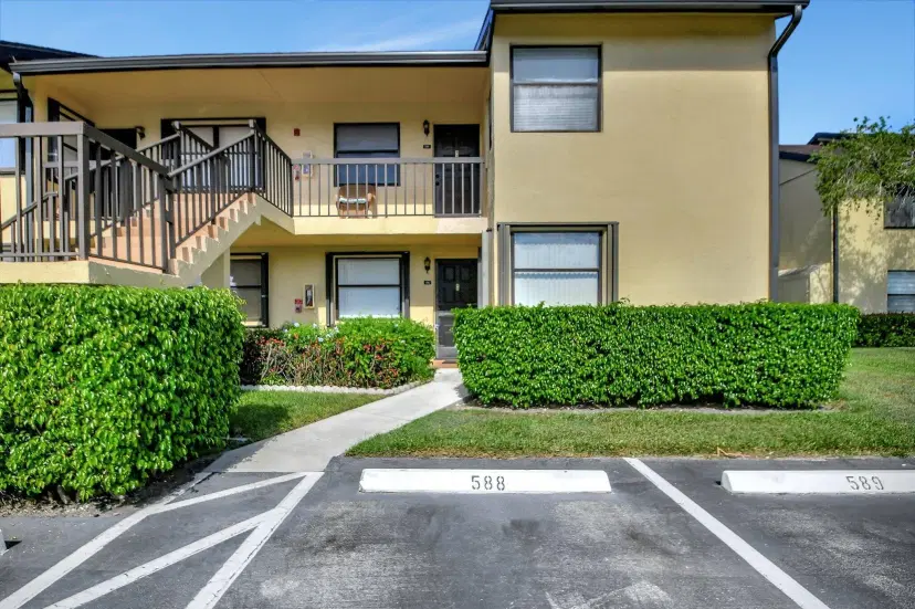 Picture of 4691 Lucerne Lakes Boulevard 106, Lake Worth FL 33467