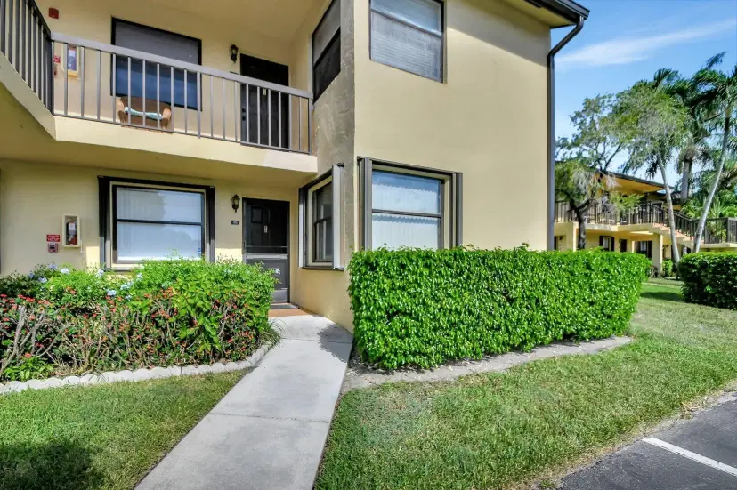 Picture of 4691 Lucerne Lakes Boulevard 106, Lake Worth FL 33467