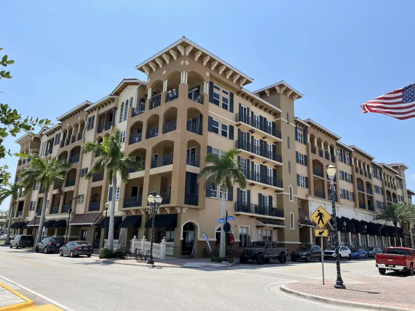 Picture of 20 Orange Avenue 9, Fort Pierce FL 34950
