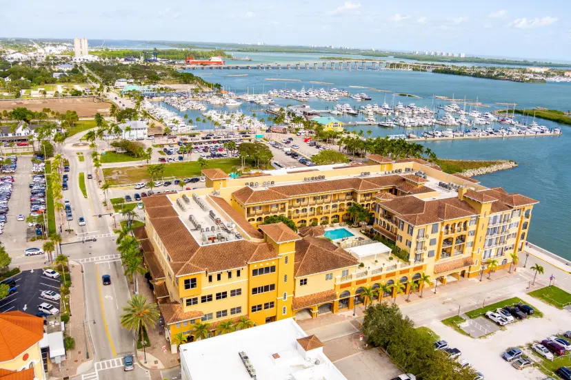 Picture of 20 Orange Avenue 9, Fort Pierce FL 34950