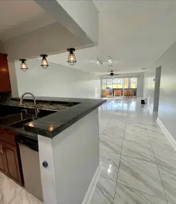 Picture of 9540 NW 65Th St D8, Tamarac, FL 33321