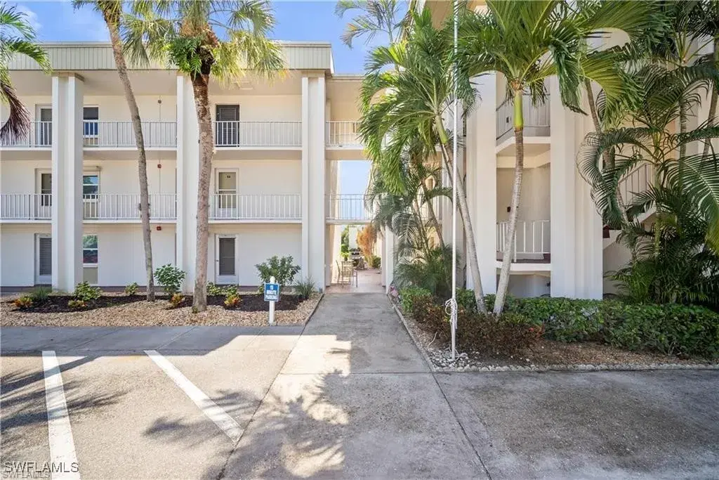 Picture of 1624 Pine Valley Dr 115, Fort Myers, FL 33907