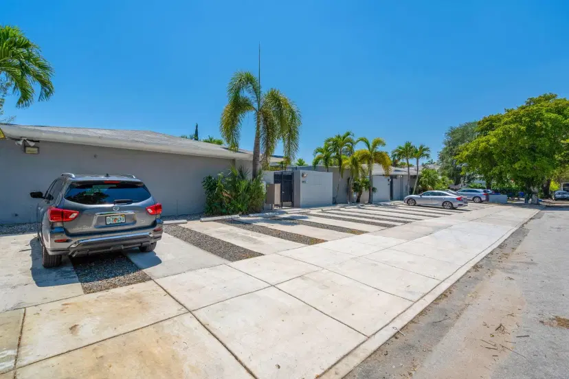 Picture of 3475 SW 1St Ave 12, Miami FL 33145