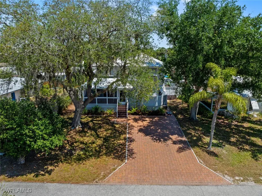 Picture of 2040 Clarke Ave, Fort Myers, FL 33905