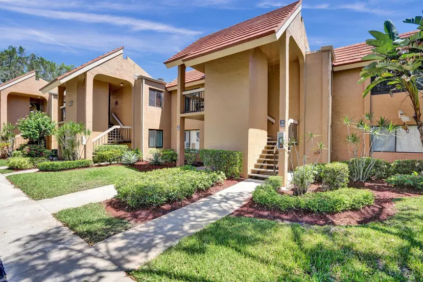 Picture of 11172 Green Lake Drive 203, Boynton Beach FL 33437