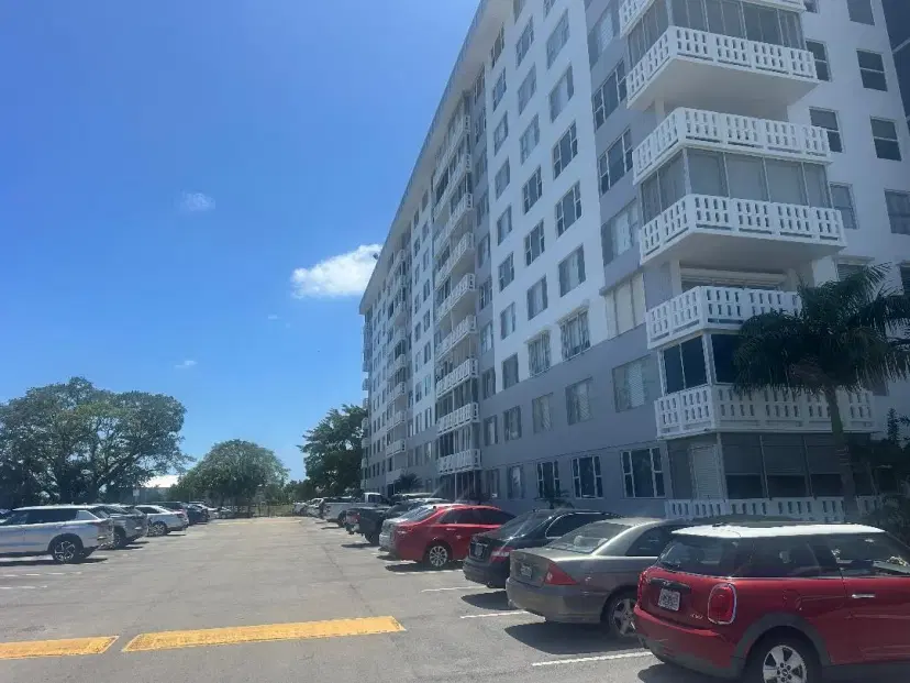 Picture of 4350 Hillcrest Drive 318, Hollywood FL 33021