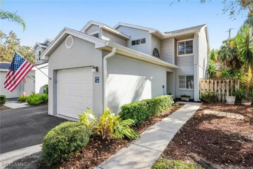 Picture of 2560 Citrus Lake Dr V201, Naples FL 34109