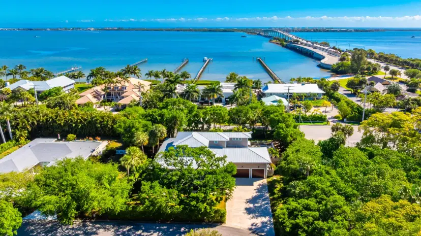 Picture of 2 Fieldway Drive, Sewalls Point FL 34996