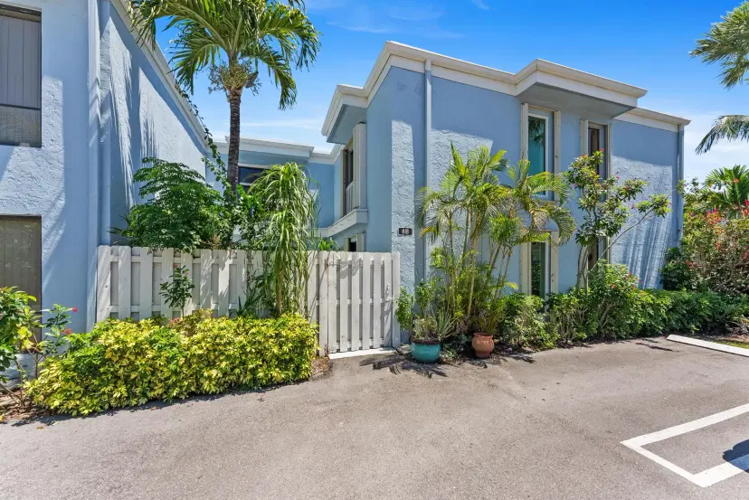 Picture of 1010 NE 8Th Avenue 8B, Delray Beach FL 33483
