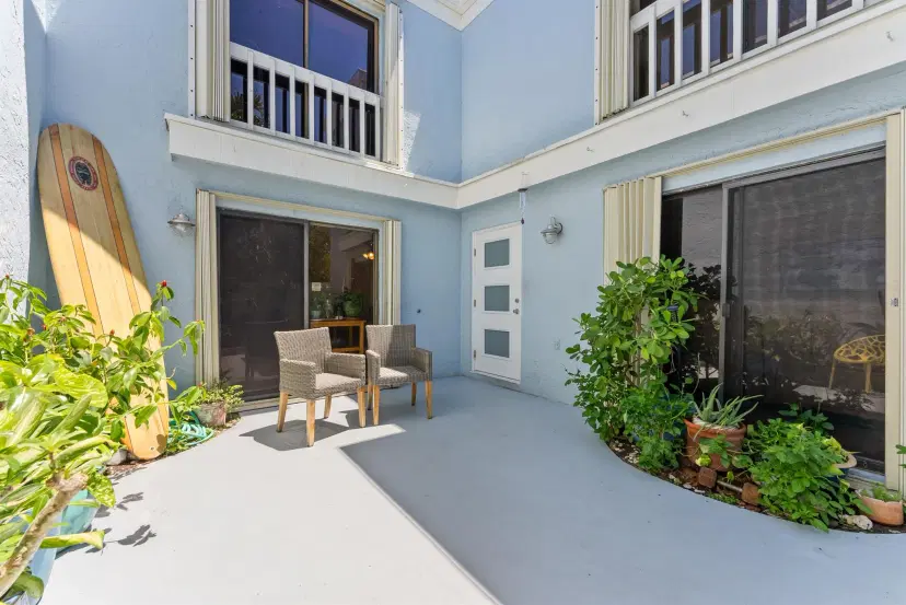 Picture of 1010 NE 8Th Avenue 8B, Delray Beach FL 33483