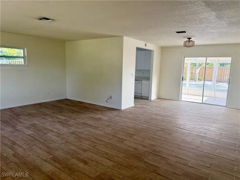 Picture of 1523 Markdale St E, Lehigh Acres FL 33936