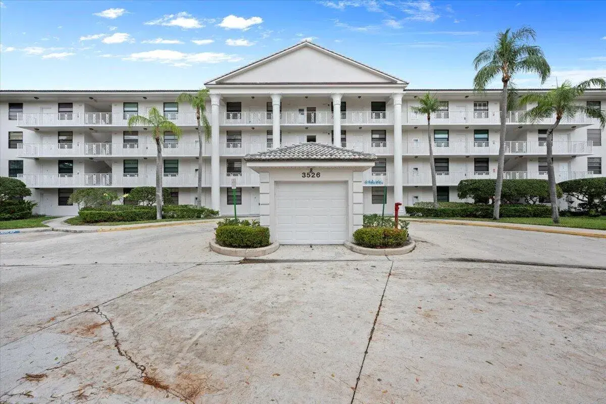 Picture of 3526 Whitehall Drive 106, West Palm Beach, FL 33401
