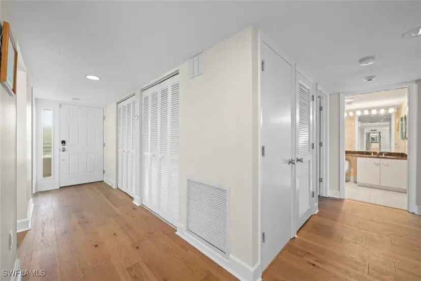 Picture of 1605 Middle Gulf Dr 105, Sanibel FL 33957