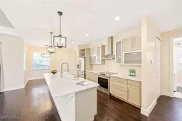 Picture of 2365 Pine Woods Cir 6, Naples, FL 34105