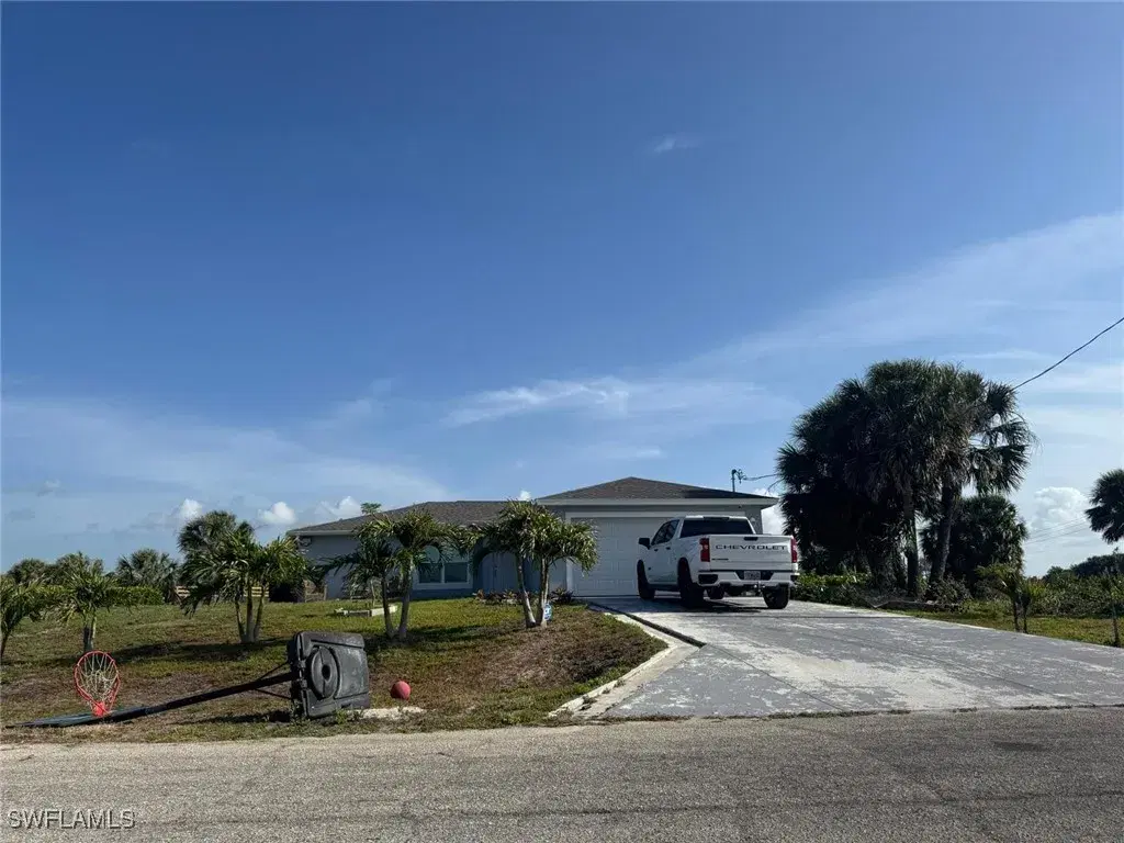 Picture of 1046 Saturn Ct, Labelle, FL 33945