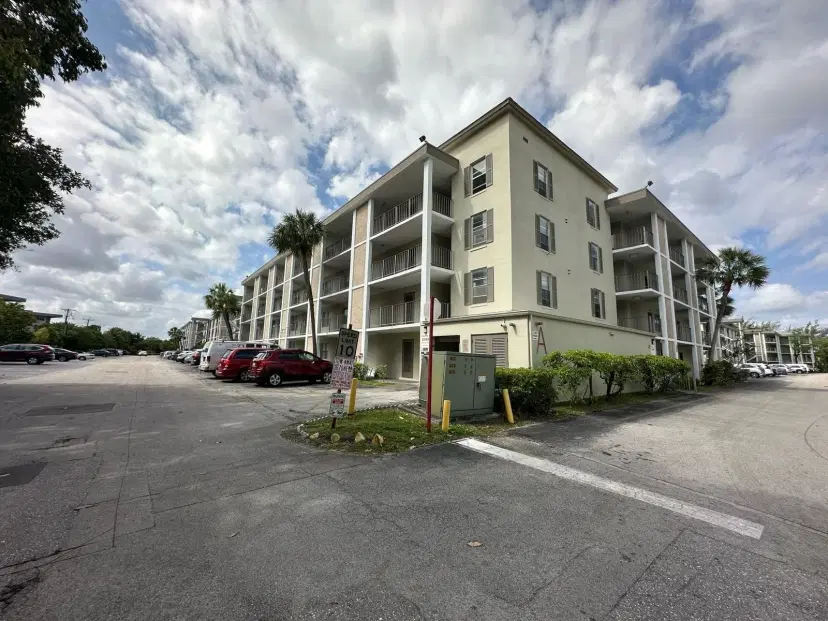 Picture of 2999 NW 48Th Ave 351, Lauderdale Lakes FL 33313