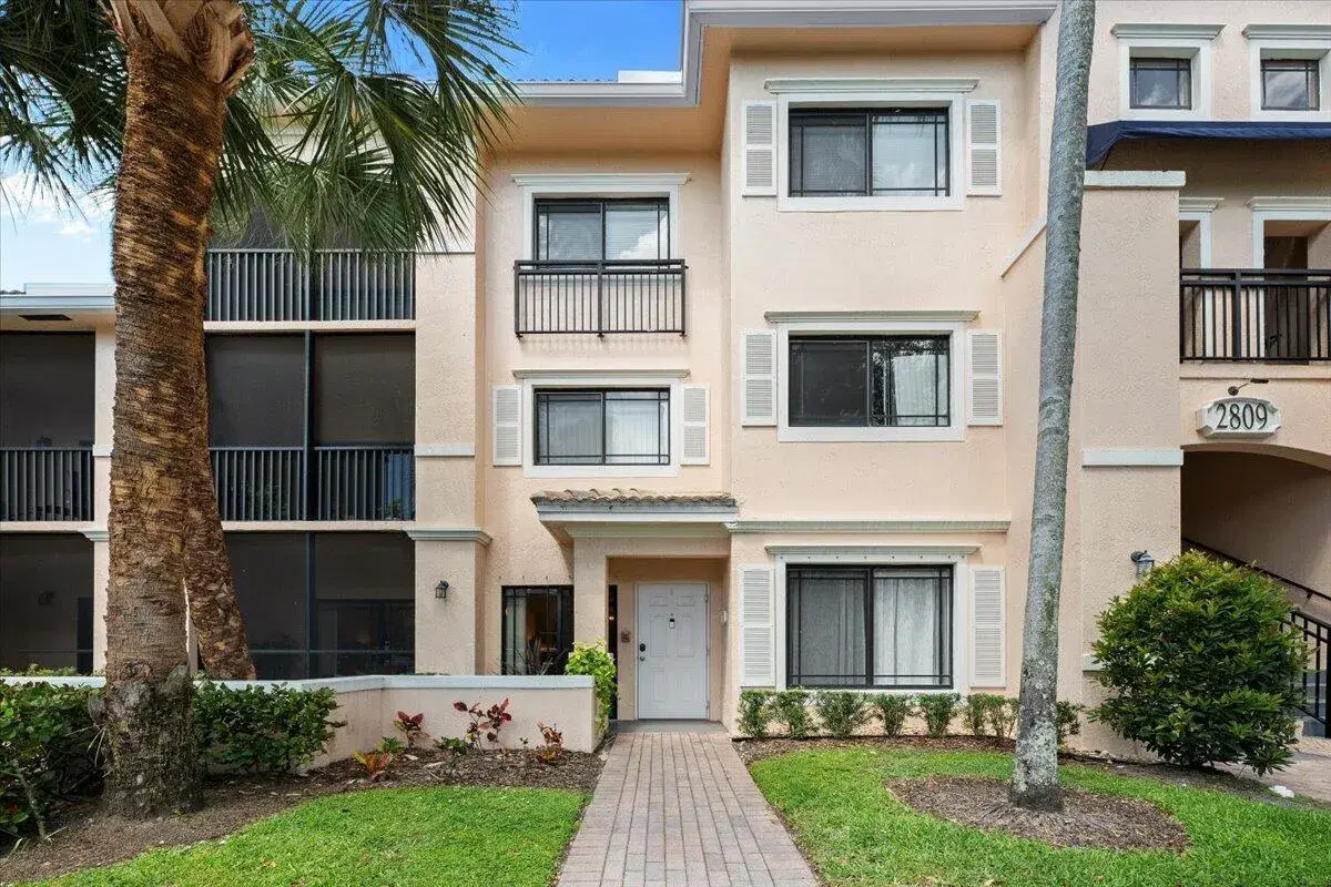 Picture of 2809 Amalei Drive 107, Palm Beach Gardens, FL 33410