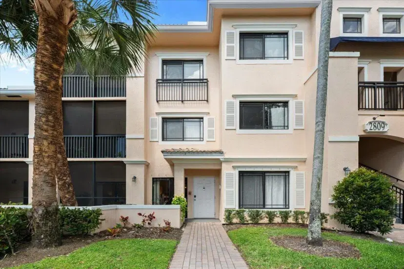 Picture of 2809 Amalei Drive 107, Palm Beach Gardens FL 33410