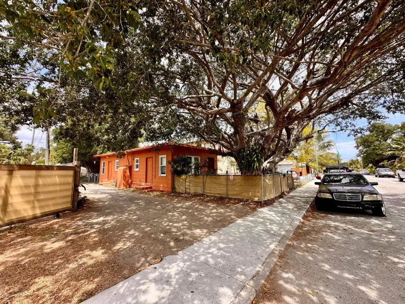 Picture of 113 N E Street, Lake Worth Beach FL 33460