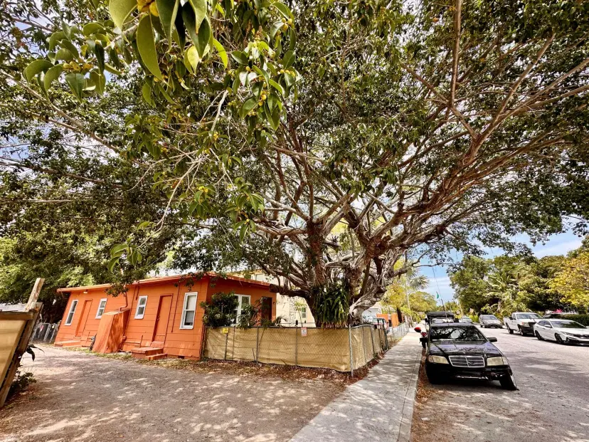 Picture of 113 N E Street, Lake Worth Beach FL 33460