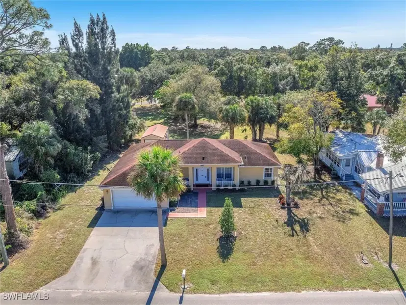 Picture of 465 2Nd Ave, Labelle FL 33935