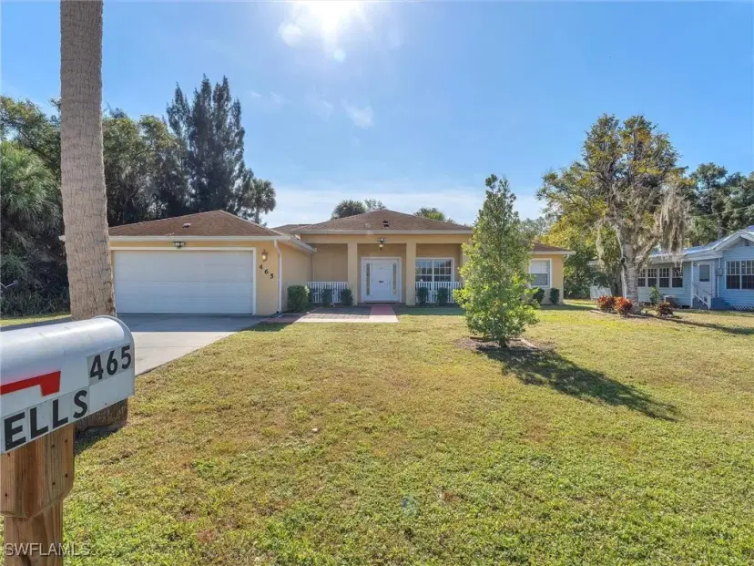 Picture of 465 2Nd Ave, Labelle FL 33935