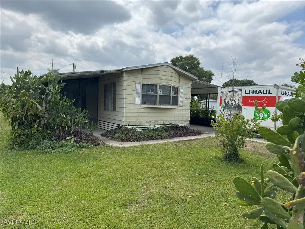 Picture of 798 Avenue E Nw, Moore Haven, FL 33471
