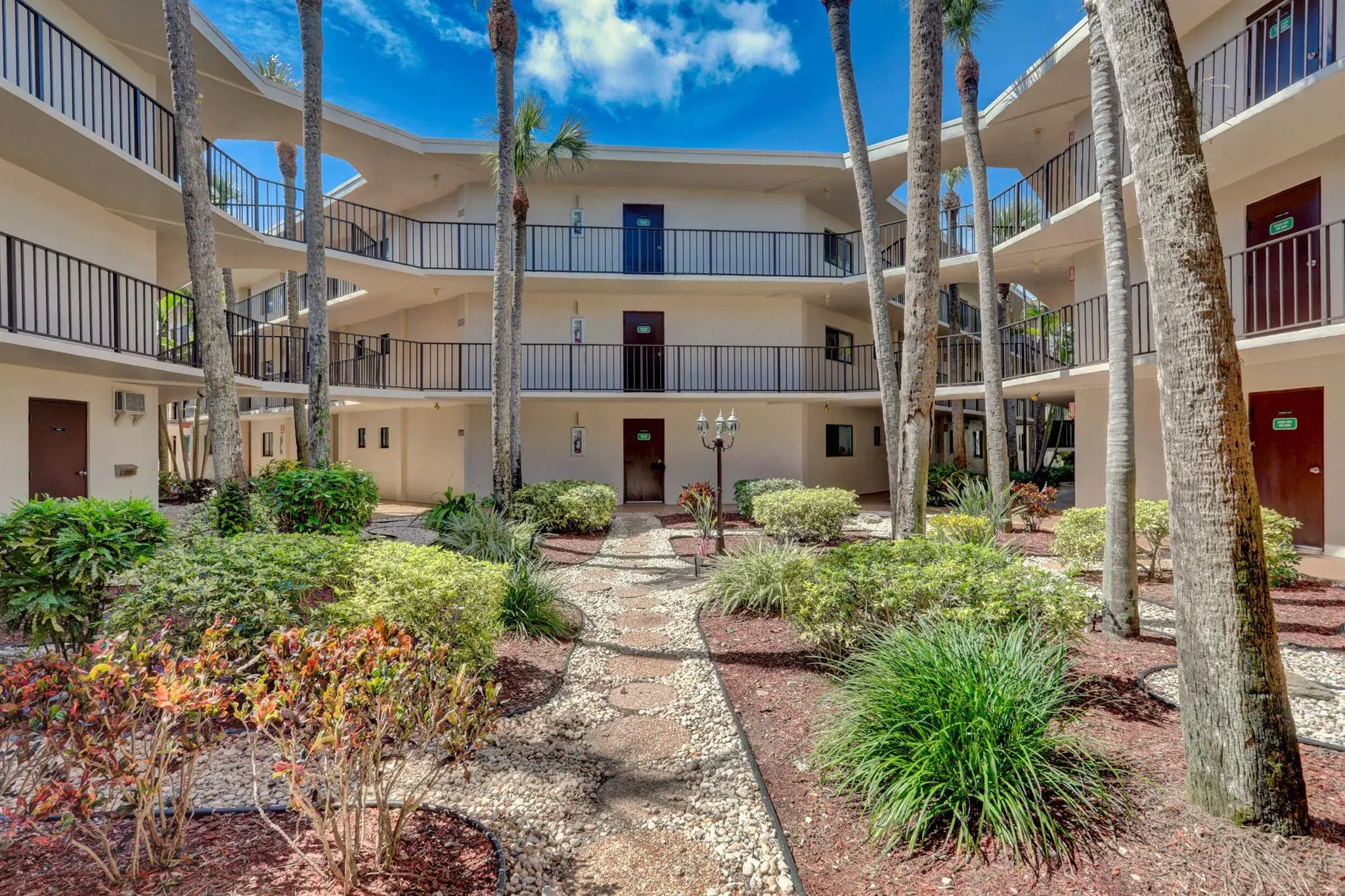 Picture of 5370 Las Verdes Circle 324, Delray Beach, FL 33484