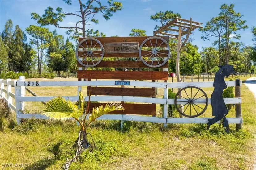 Picture of 1216 Pine Ave, Labelle FL 33935