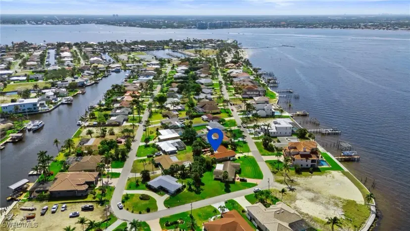Picture of 1017 Dolphin Dr, Cape Coral FL 33904
