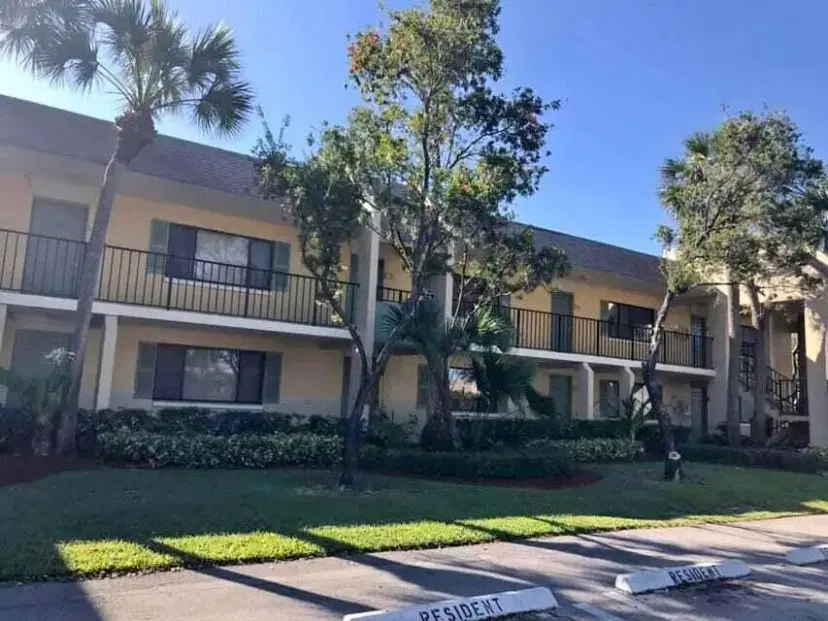 Picture of 1626 Meadows Circle W 1626, Boynton Beach FL 33436