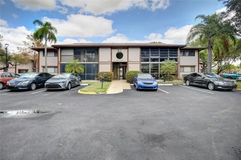 Picture of 9926 S Belfort Cir 106, Tamarac FL 33321