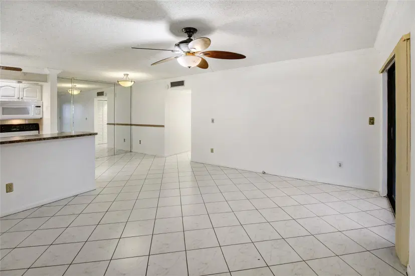 Picture of 9926 S Belfort Cir 106, Tamarac FL 33321